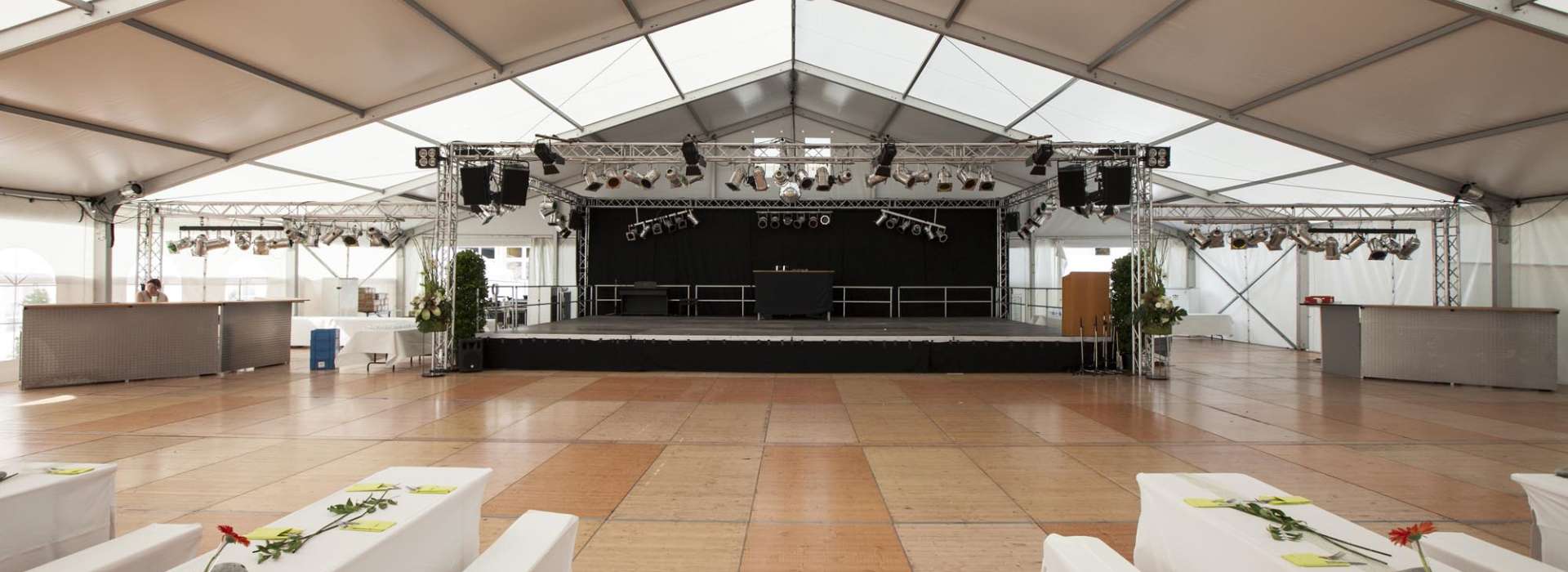 Titelbild-Bühne-und-Podium